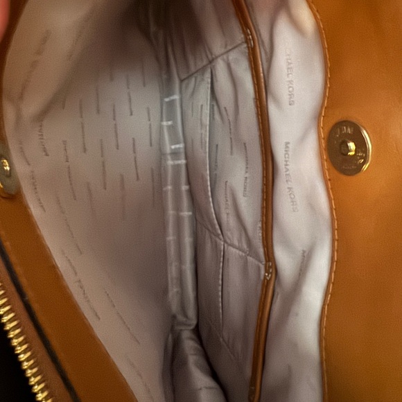 Michael Kors handbag, camel, leather, comes w/shoulder strap, 13”wide, 9.5”deep - Picture 6 of 11